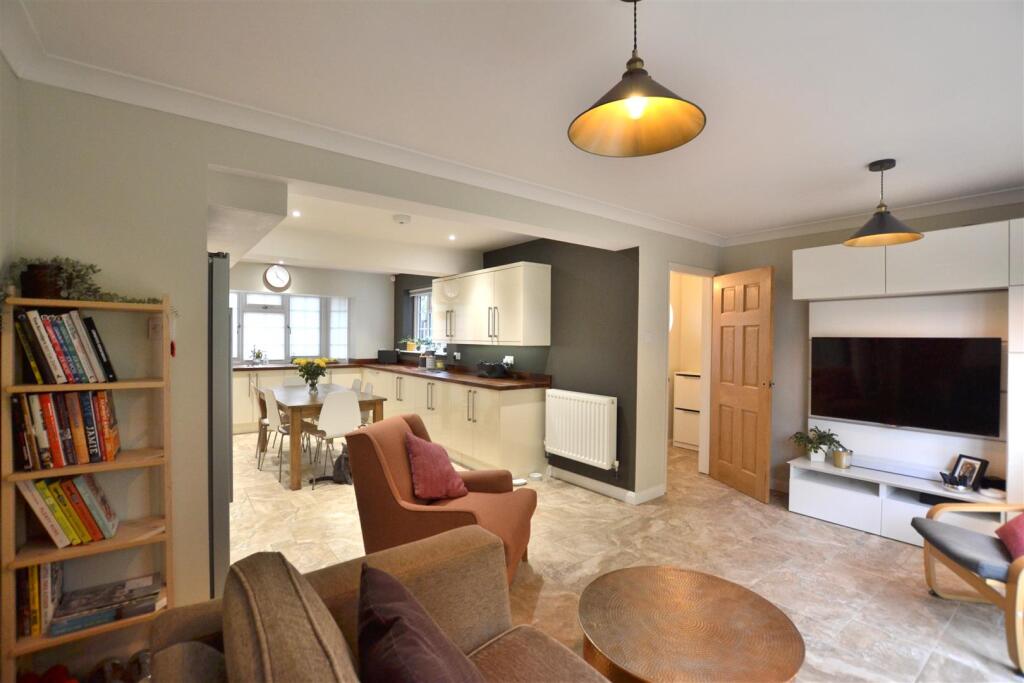 Kitchen, Family Room 1.JPG