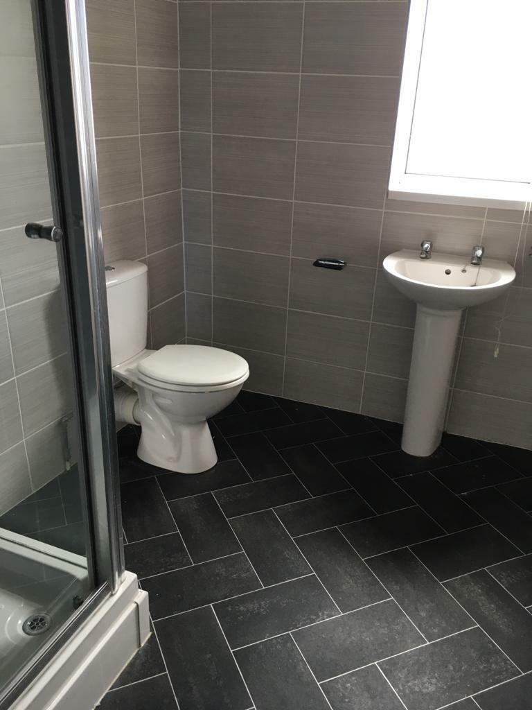 4) 18 Melbourne Street Bathroom 2 21.07.2020.jpg