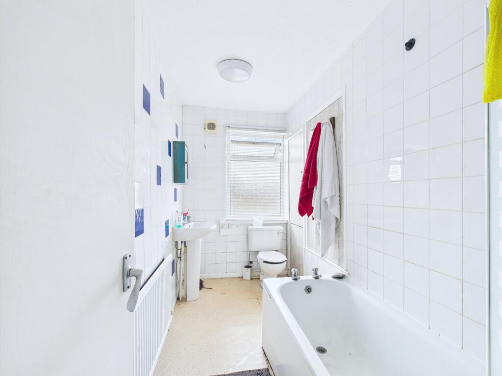 CAM01338G0-PR0128-STILL013