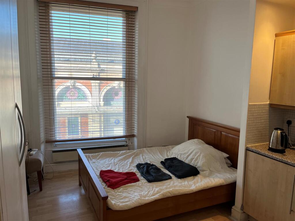 Bed.jpg