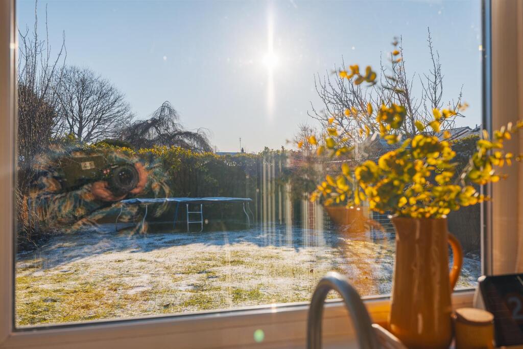 6 Greenfields Close-68.jpg