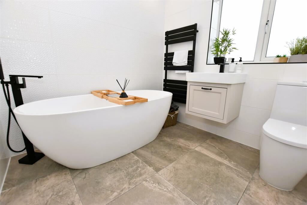 Family Bathroom.JPG
