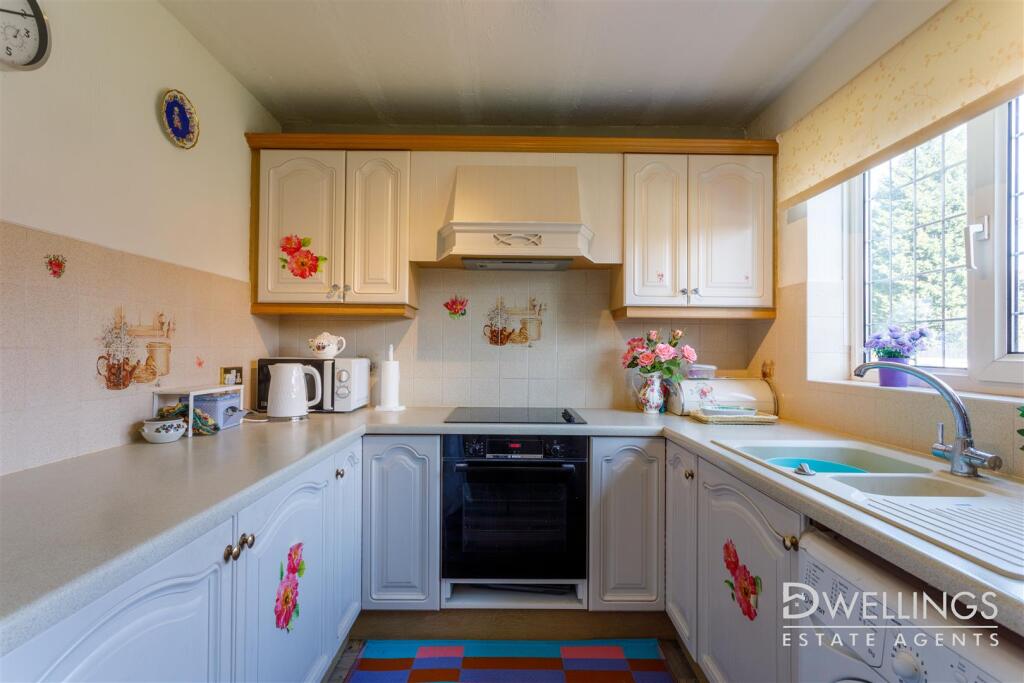 DWELEST- 7 Lordswell Road, Shobnall, DE14 2TA - 00