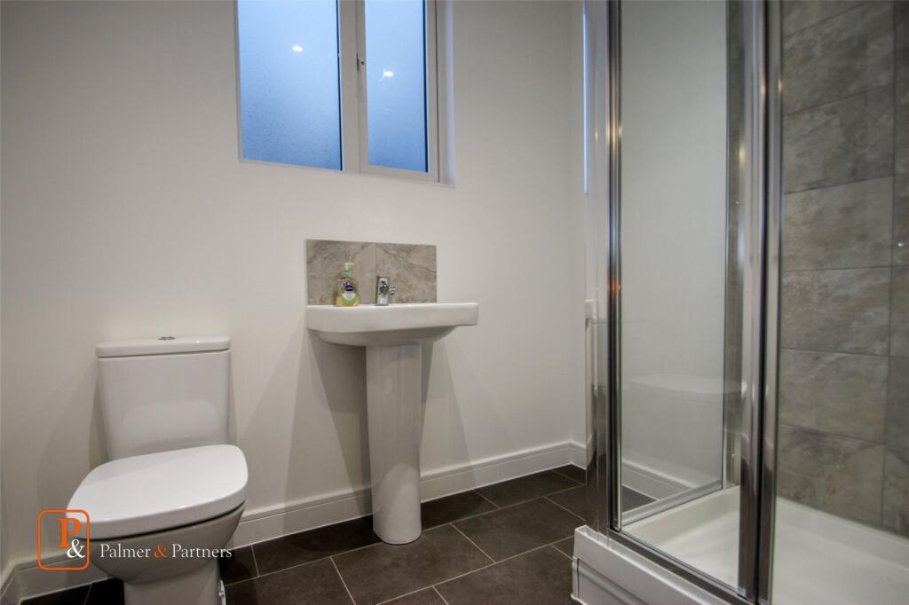 Family Bathroom 2