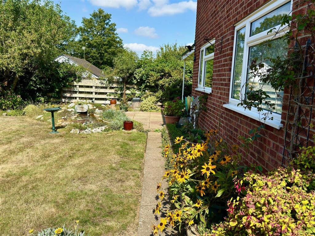 GARDEN REAR.jpg