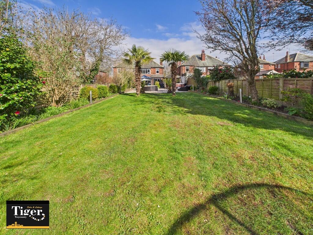 CAM02176G0-PR0528...