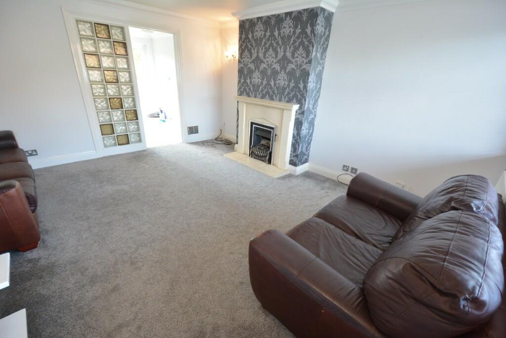 Attractive Lounge: