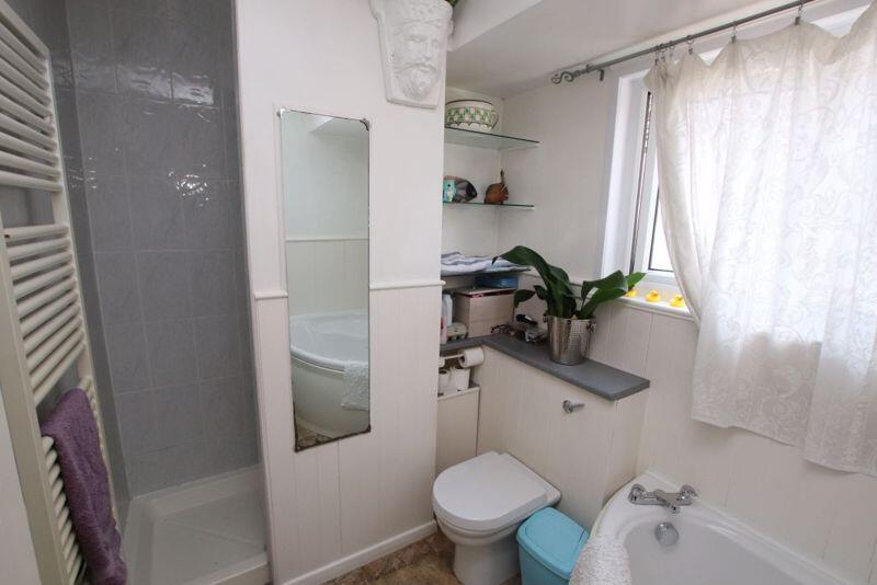 Bathroom photo 2