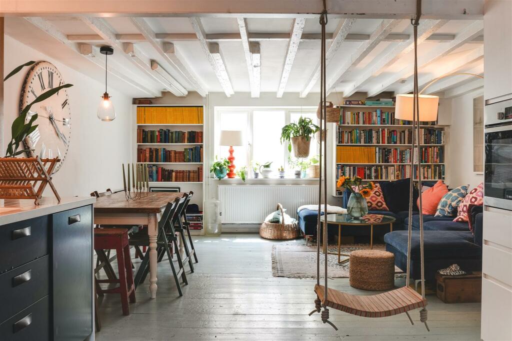 6a Median Road-15.jpg