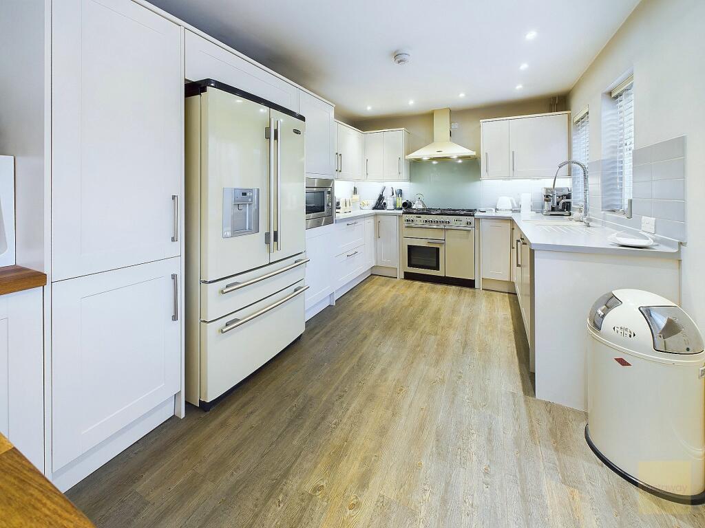 Kitchen with range cooker and integrated appliances