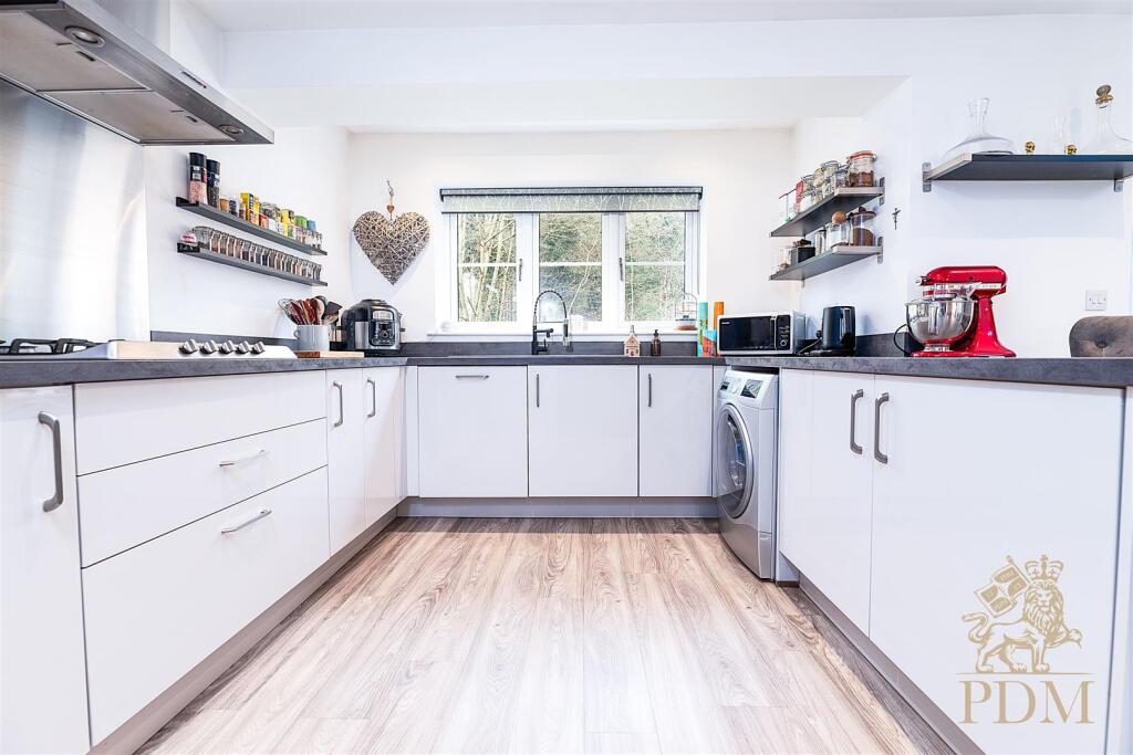 6 Byron Close Colwick Nottingham NG2 4BL