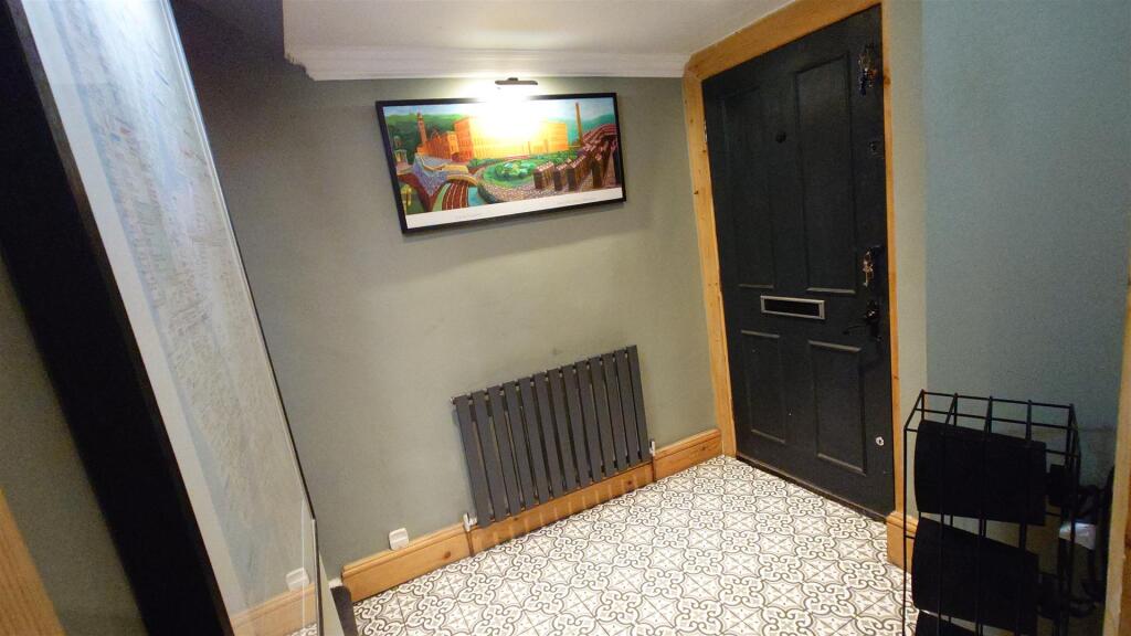 HALL1.jpg