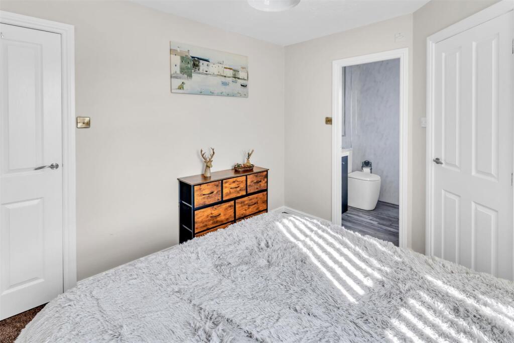 2ND BEDROOM WITH ENSUITE