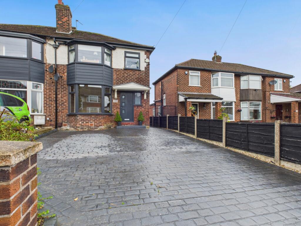 CAM03729G0-PR0153-STILL002