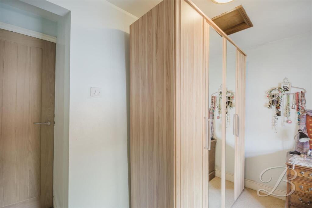 DRESSING ROOM