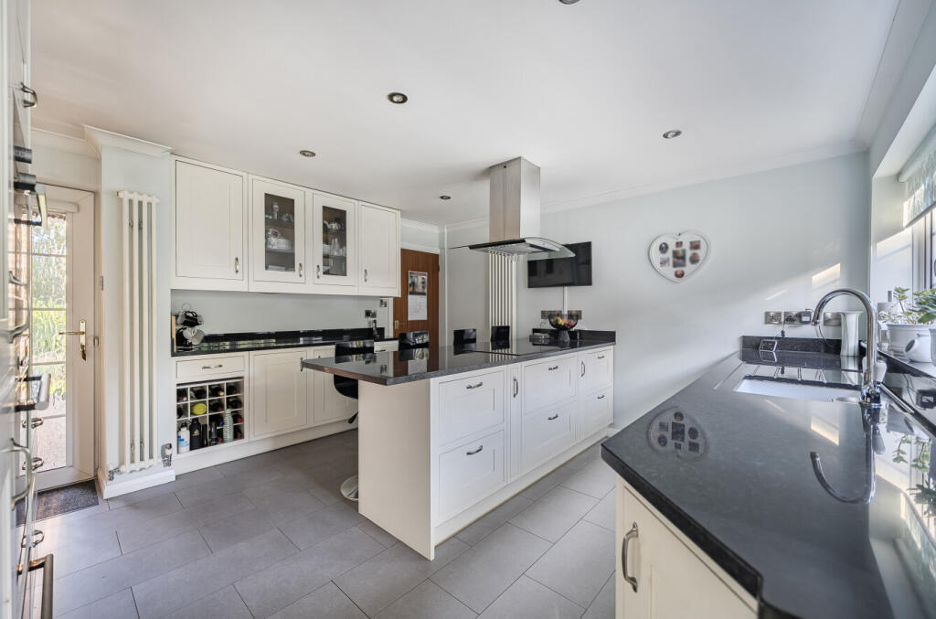 1360121-6-68dbff8...