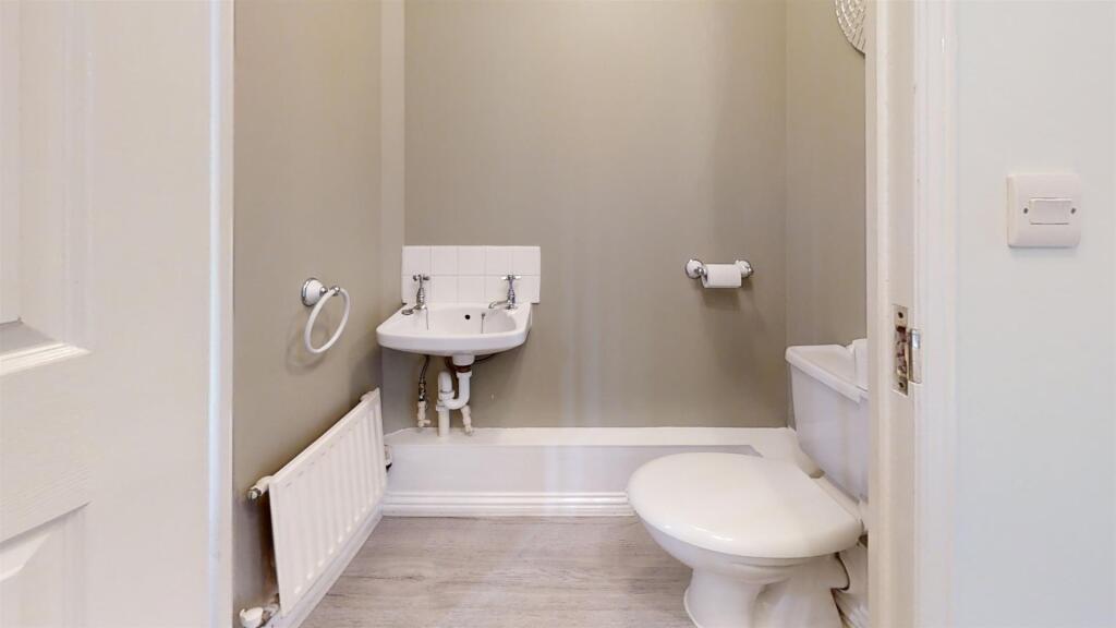 56-Deacon-Place-Bathroom.jpg