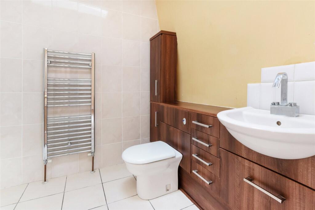 En-Suite Bathroom