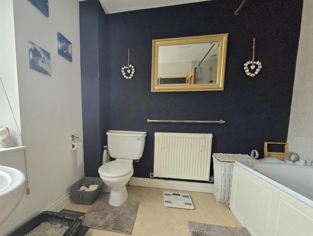 Bathroom.jpg