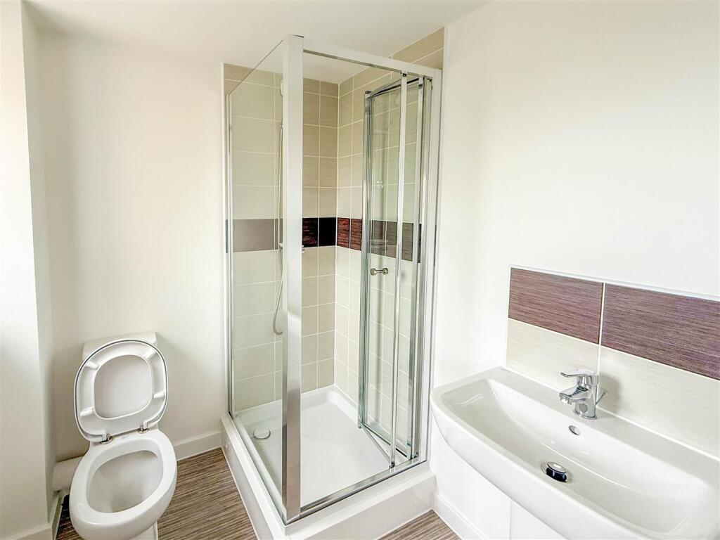 EN SUITE