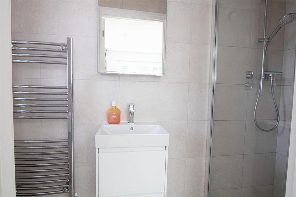 ENSUITE 2.jpg