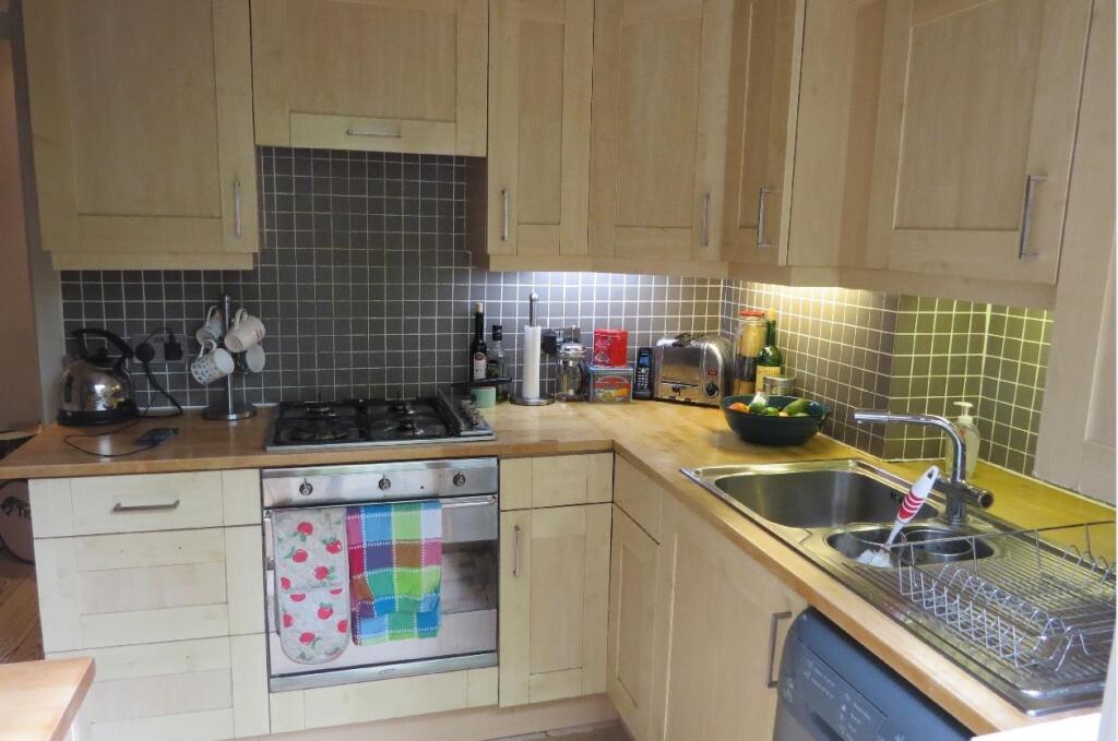 Kitchen 2.jpg