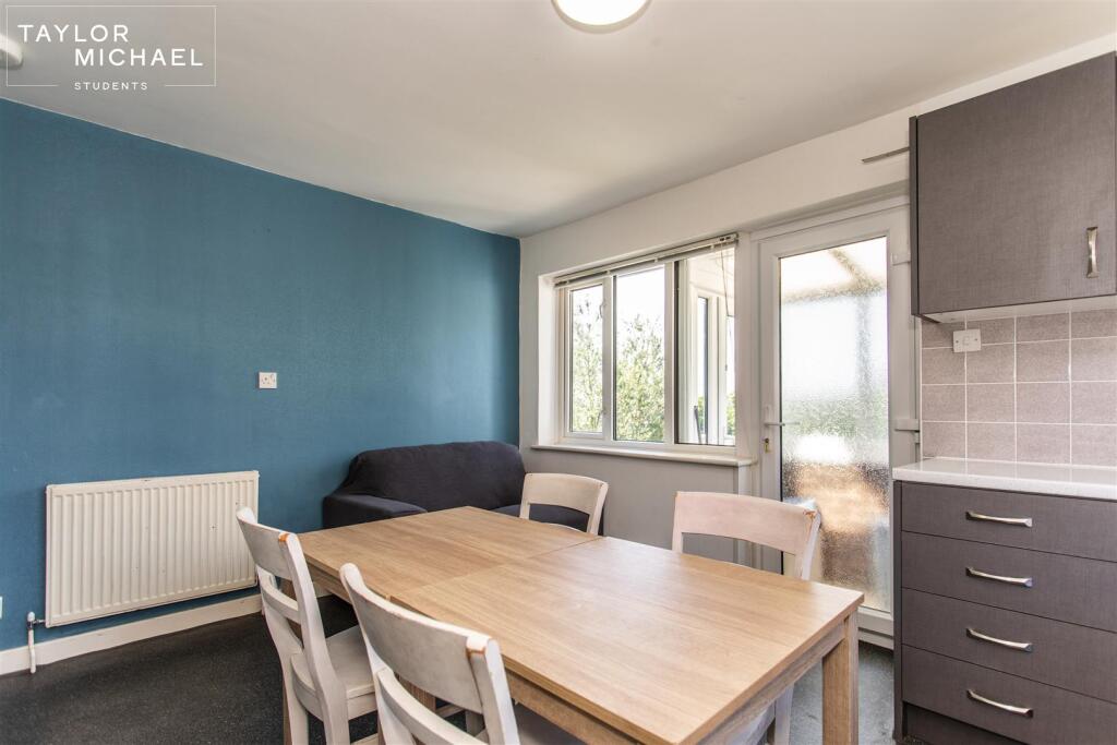 Kitchen / Living Room