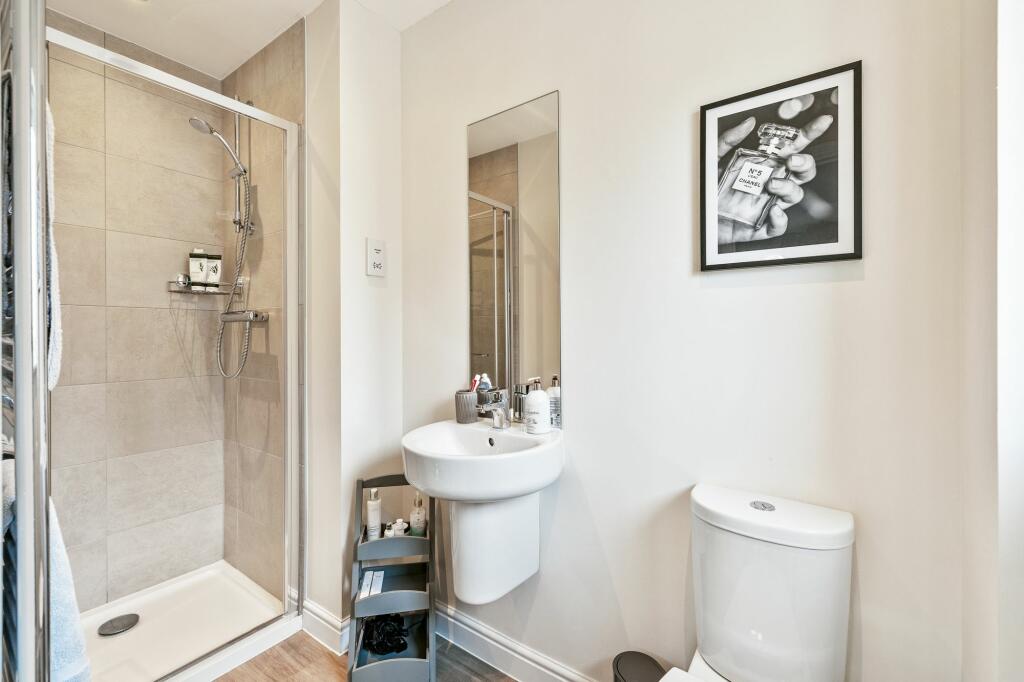 Third bedroom en-suite shower room