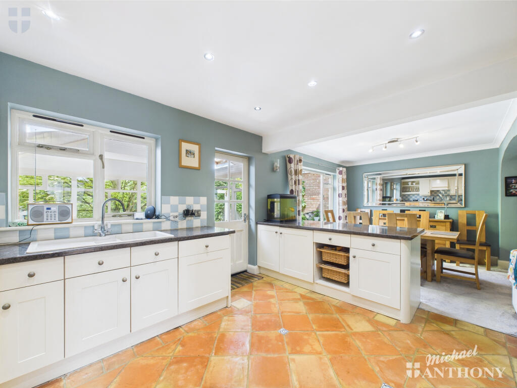 CAM03218G0-PR0659-STILL009