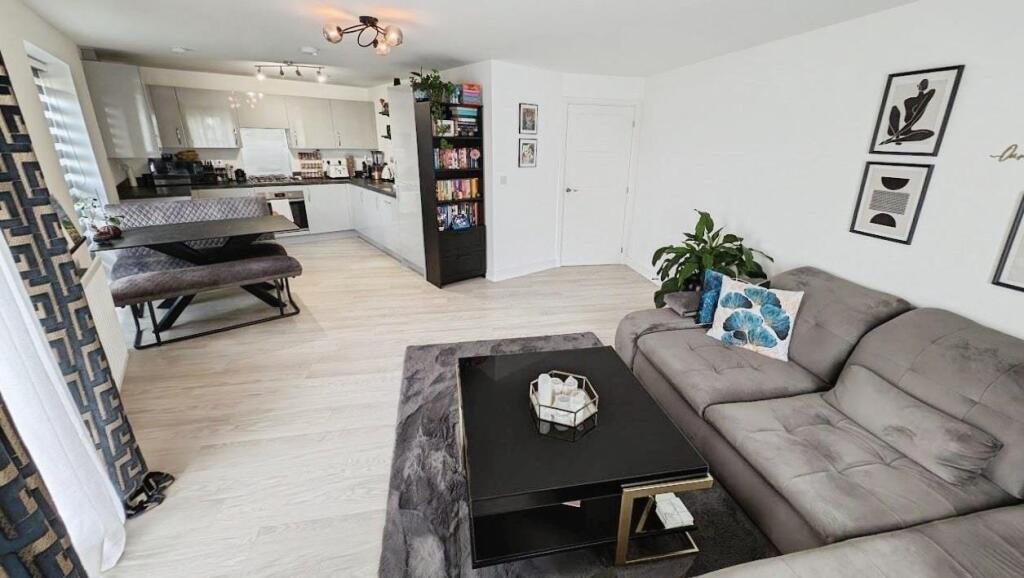 53 Oxleigh lounge f.jpg