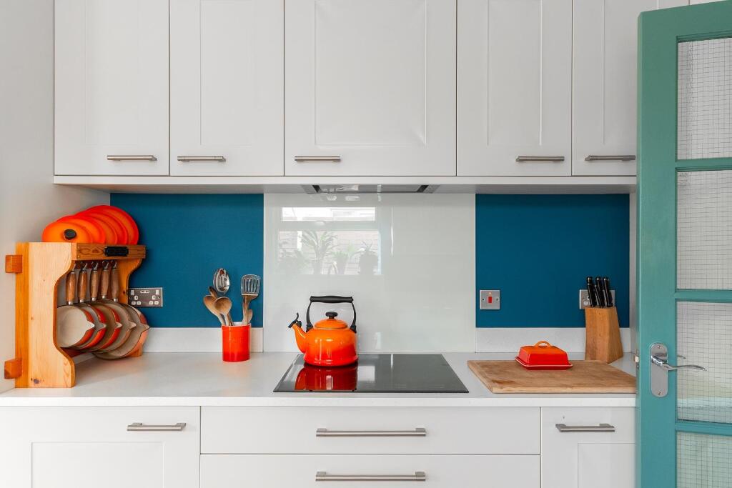 3B4RSV - Kitchen F.jpg