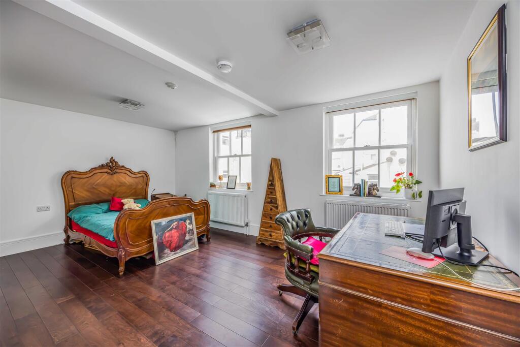 Apartment B, Clearwater Apartments, South Parade, 