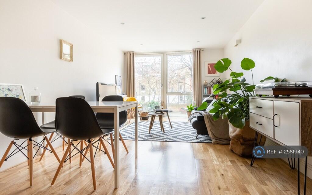 Open Plan Living Room / Kitchen