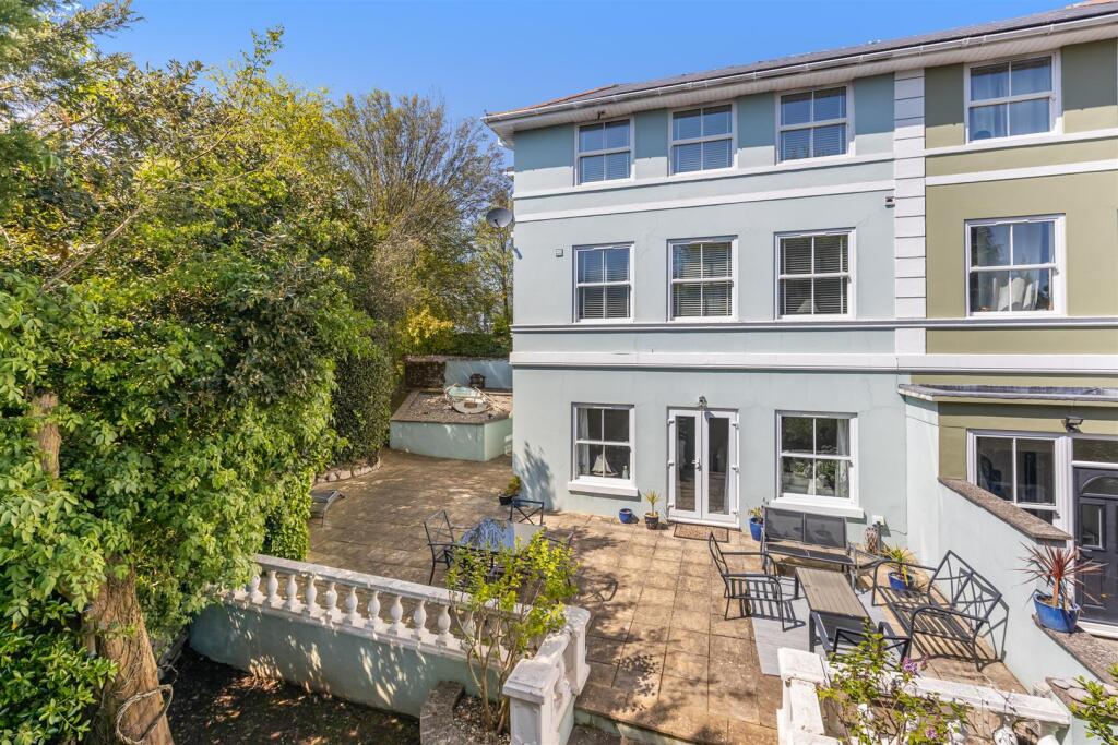 A08 - The Hamptons, Torquay - 250429.jpg