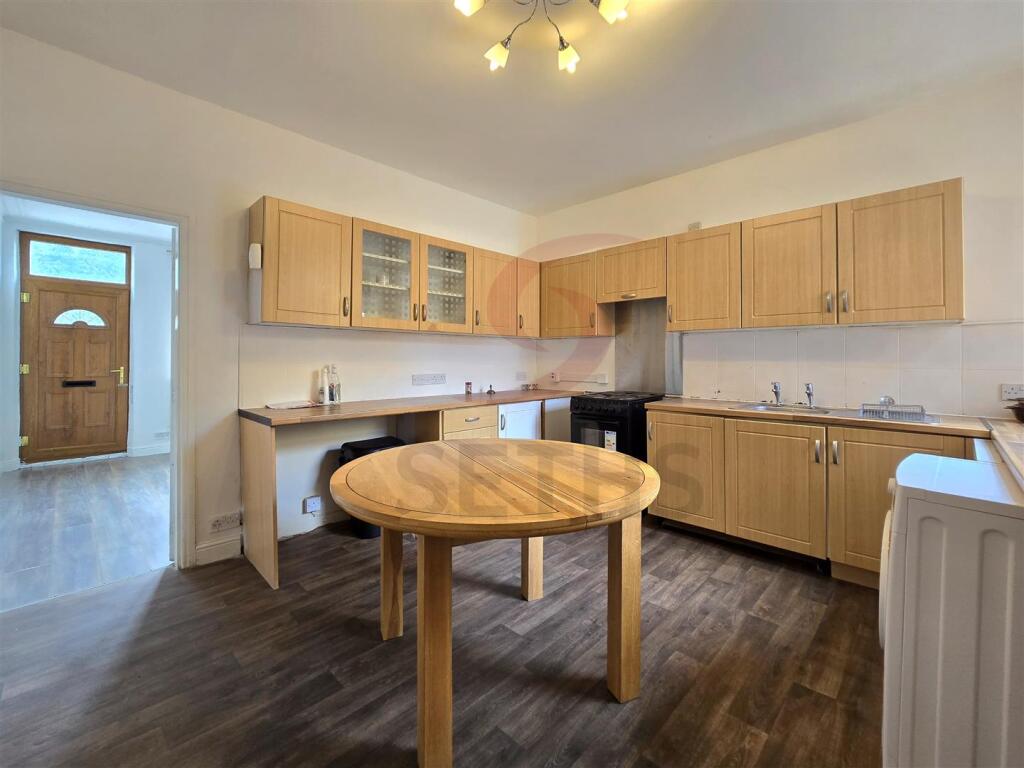 Kitchen/Dining Area