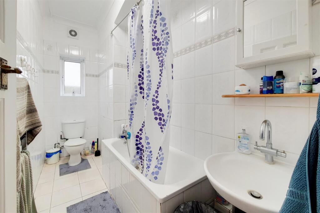 9_Bathroom-0.jpg