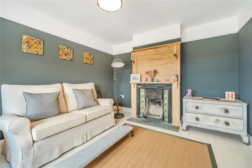 Sitting Rm/Snug