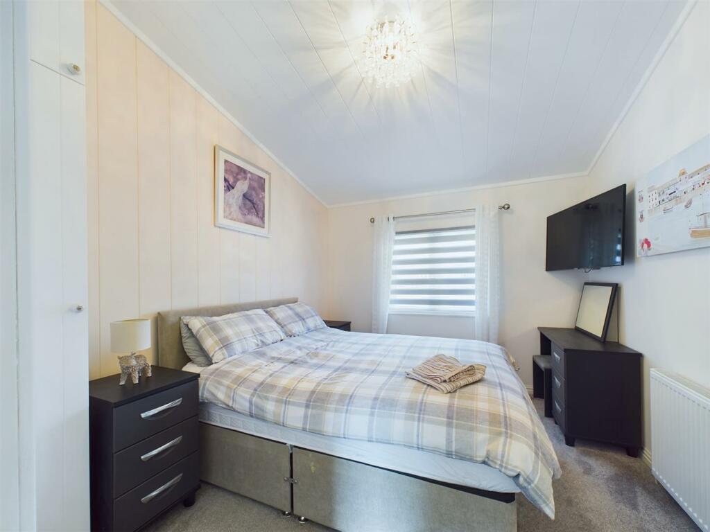 Bedroom:
