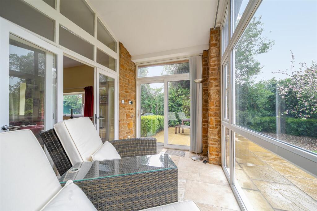 12 Bricketts lane. Flore