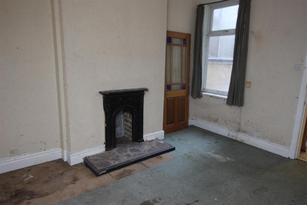 DINING ROOM / LIVING ROOM