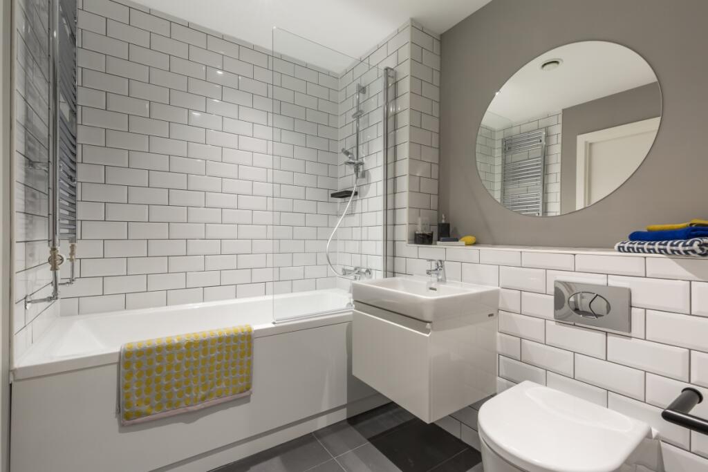 16 Bathroom