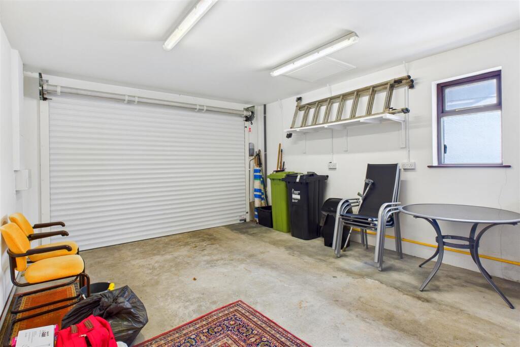 Garage.