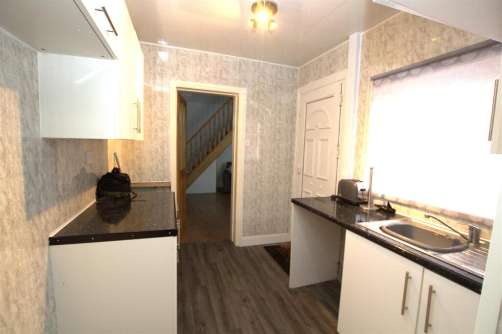 KITCHEN REVERSE ANGLE.jpg