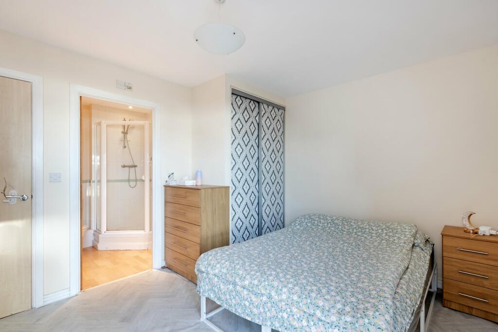 Trentham Court 114 W