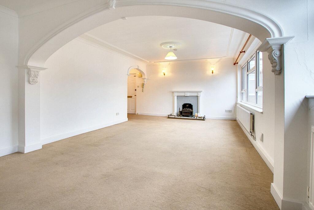 Open-Plan Lounge &amp; Dining Area