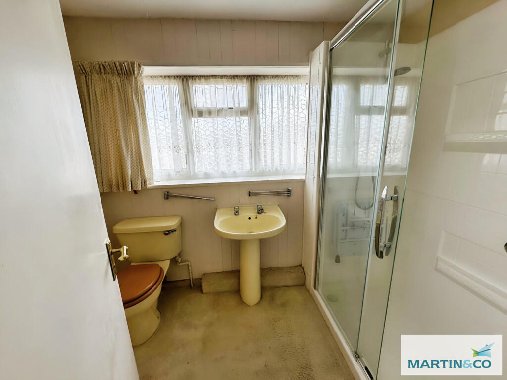 6743c5fd-bathroom