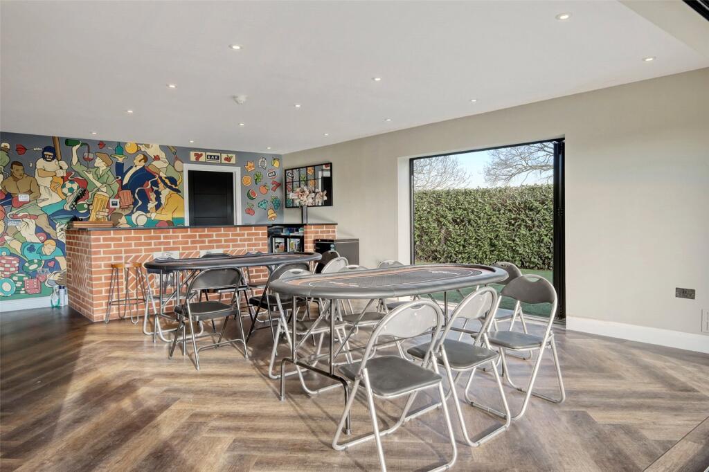 Dining Room/Bar