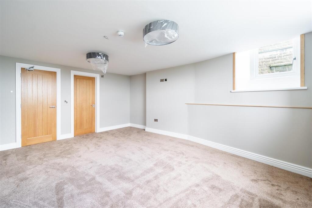 Bedroom 2-5.jpg