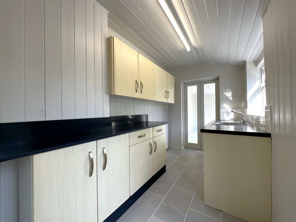Large Utility Room 865
