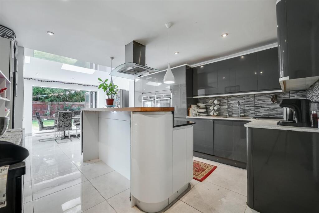 50 Fox Hollow Kitchen 2.jpg